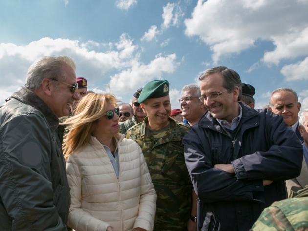 Τρία ερωτήματα στον αρχηγό του ΓΕΣ Μανωλά