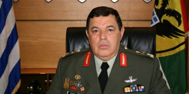 Με τη σημαία και το Ευαγγέλιο: Εκστρατεία εθνικοφροσύνης