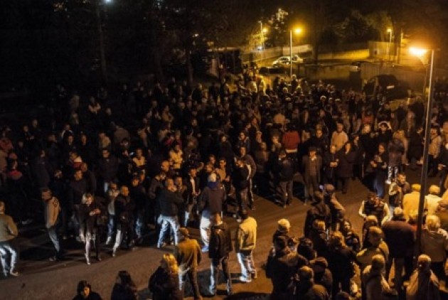 «Πολιορκία» κέντρου μεταναστών στην Ιταλία