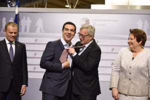 150814-junker_tsipras_gravata