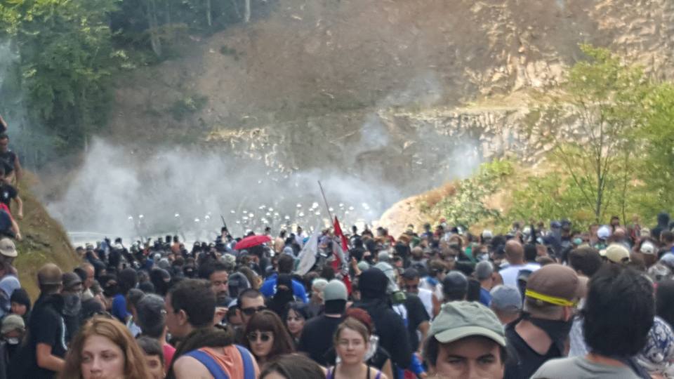 Καταγγελία για την βία των ΜΑΤ στις Σκουριές και την εγκληματική επίθεση τραμπούκων της Ελληνικός Χρυσός σε εκπαιδευτικούς