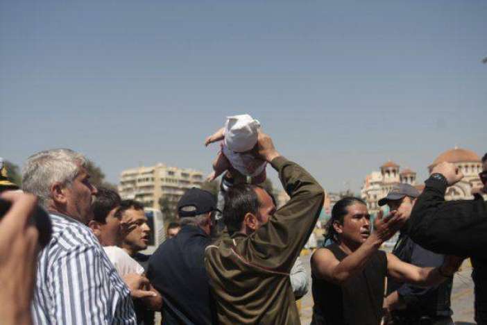 Προπαγάνδα από τα συστημικά ΜΜΕ κατά των προσφύγων (Βίντεο)