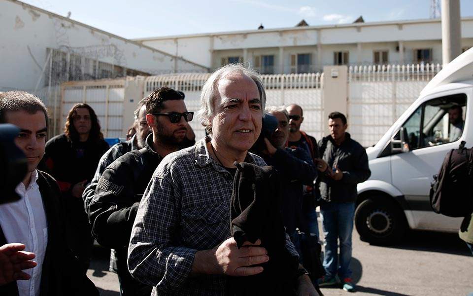 Επιτροπή αγώνα φυλακών – Αλληλεγγύη στον απεργό πείνας Δ. Κουφοντίνα