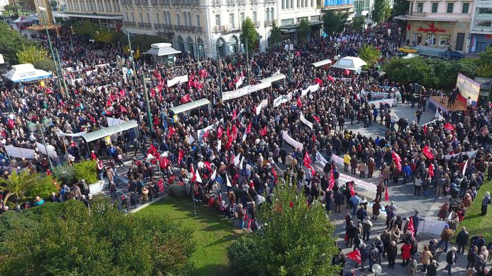 Μαζική πανελλαδική κινητοποίηση των συνταξιούχων στην Αθήνα διεκδικώντας ό,τι τους έχει αφαιρεθεί