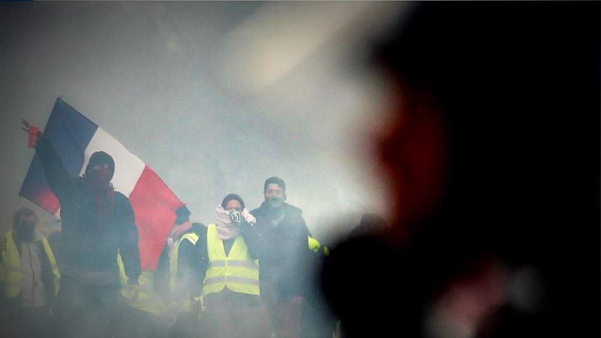 Είναι ο Μακρόν μια Αντουανέτα και τα Κίτρινα Γιλέκα η «νέα Γαλλική Επανάσταση»;