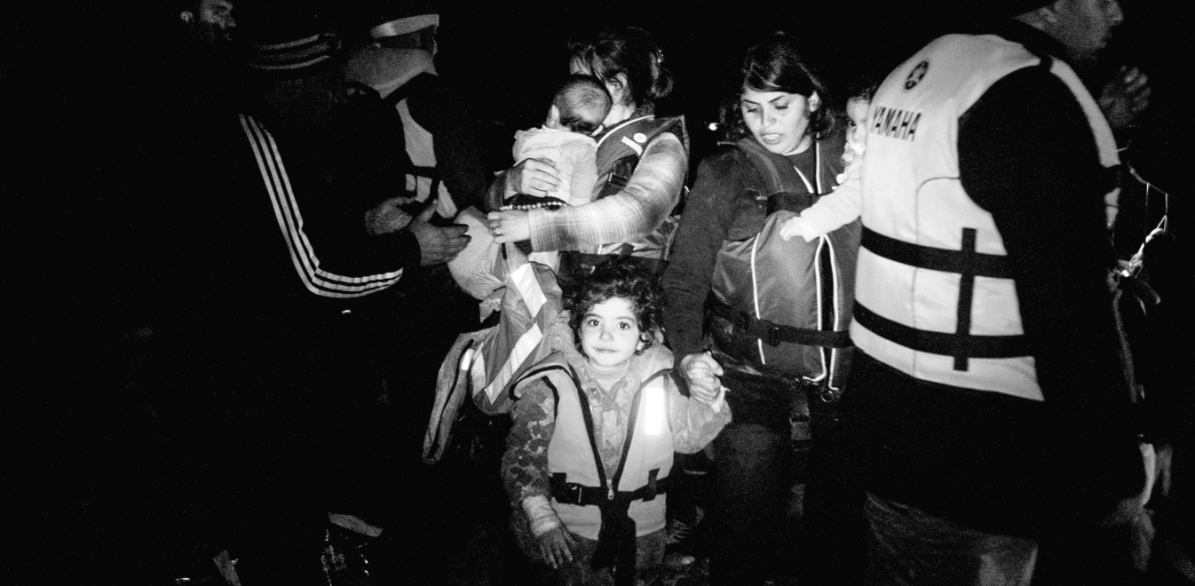 Εκπαίδευση με άσκηση βίας και πλαστικές χειροπέδες! Οι φαντάροι πρέπει να συλλαμβάνουν Πρόσφυγες