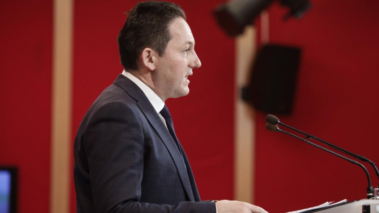 Μένουμε Πέτσας