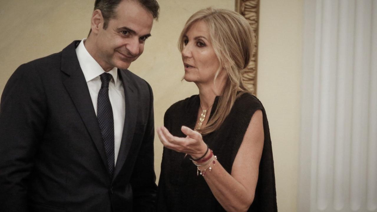 Φάτε το παντεσπάνι σας και θαυμάστε τον Μητσοτάκη σας