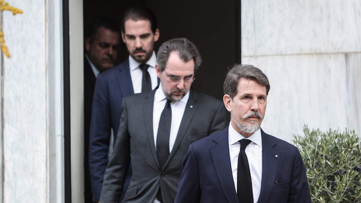Το παρασκήνιο της κυβερνητικής απόφασης για την κηδεία του Κ. Γλύξμπουργκ
