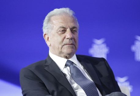 Ούνα φάτσα, ούνα ράτσα