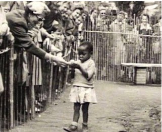 “Kongorama”: Ο τελευταίος “ανθρώπινος ζωολογικός κήπος”, που εγκαινιάζεται σαν σήμερα, το 1958, από τους Βέλγους αποικιοκράτες