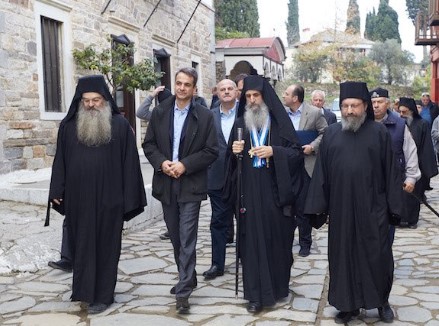 Τώρα οδοιπόρος τραβάω για το Αγιο Ορος, αχ τον κόσμο τούτονε τον έχω βαρεθεί»!