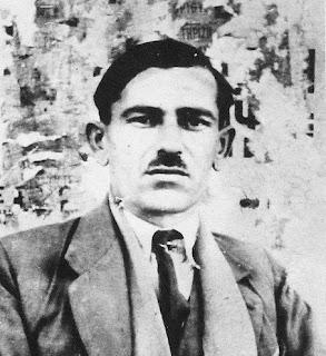 Σαν σήμερα το 1943 πέθανε ο Βαγγέλης Παπάζογλου, ένας ασυμβίβαστος ρεμπέτης