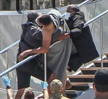 Ανθούν πέλαγος Ιόνιον νεκροίς