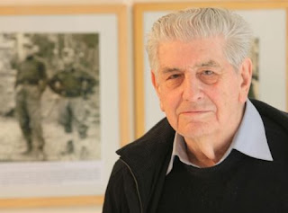 Γιώργος Φαρσακίδης,. O κομμουνιστής, ο αγωνιστής εικαστικός, ο μαχητής του ΕΛΑΣ, ο αντιδικτατορικός αγωνιστής, που πέρασε 16 χρόνια από τη ζωή του σε φυλακές και εξορίες. «Eφυγε» σαν σήμερα πριν τρία χρόνια.