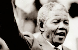 Σαν σήμερα, το 1918, γεννήθηκε ο Νέλσον Μαντέλα, ο πρώτος έγχρωμος, δημοκρατικά εκλεγμένος πρόεδρος της Νότιας Αφρικής.