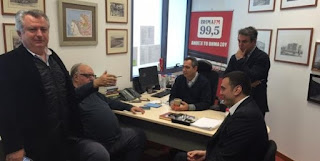 Συμπληρωματικά για τον ξυλοδαρμό του «τζουκ μποξ του αρχικοριού», -σύμφωνα με τον Πολάκη- δημοσιογράφου Γ. Παπαχρήστου.