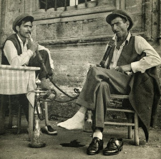 Ρεμπέτες, ρεμπέτικο τραγούδι και Αριστερά. – Ενα σχετικό ανάγνωσμα με τίτλο “Λουλάς με νταλαβέρι”
