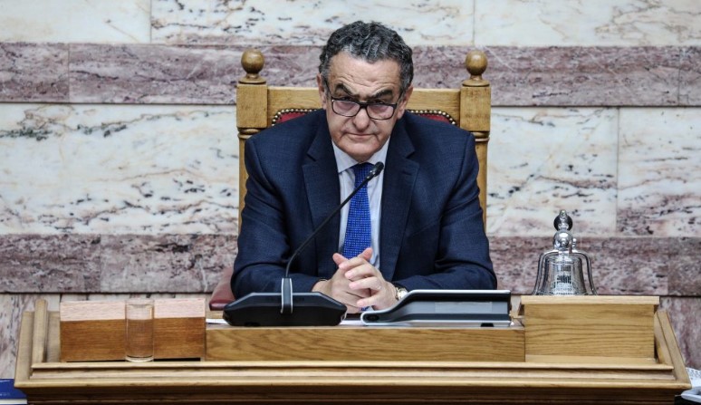 Χαράλαμπος Αθανασίου: Οι 3+1 Νόμοι που τέθηκαν στην υπηρεσία των ελίτ