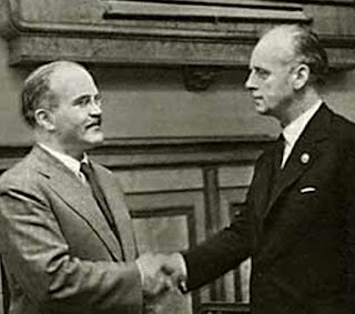 Για το σοβιετογερμανικό Σύμφωνο «Μολότοφ – Ρίμπεντροπ που υπογράφεται σαν σήμερα το 1939