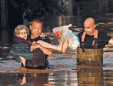 Ανύπαρκτο κράτος – Ενα πράγμα πάντως έκανε με αξιοζήλευτη συνέπεια το «επιτελικό» κράτος, «επιτελικές» παρακολουθήσεις.