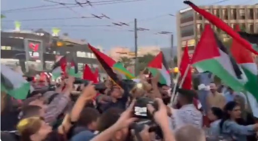 Ο πόλεμος που δίνουν οι Παλαιστίνιοι είναι δίκαιος και απ’ αυτή την άποψη είμαστε ολόπλευρα μαζί τους.