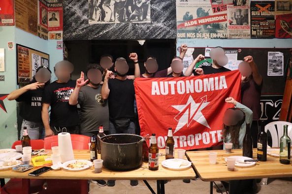Ανακοίνωση για την πολύ επιτυχημένη περιοδεία του Ρουβίκωνα στην Ιταλία παρά την προσπάθεια κάποιων γελοίων από συνέλευση της Αθήνας να την σαμποτάρουν με ανώνυμα μεηλ.