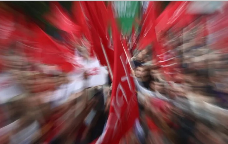 Πολύ σάλιο – πολύ φτύσιμο.