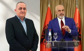 Ο Εντι τους γλεντάει