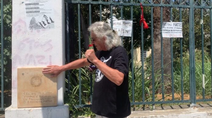 «42 ημέρες άντεξε η ελίτ της πόλης του Βόλου να βλέπει την επιγραφή έξω από τα δικαστήρια του Βόλου»