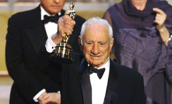 Σαν σήμερα, το 2003 πεθαίνει ο ταλαντούχος ρουφιάνος, γνωστός ως και “καταδότης του Χόλιγουντ” Ελία Καζάν
