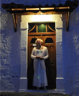 Aμα δίνεις χώρο σε ανθρώπους να ταΐζουν τους τηλεθεατές τους αίμα, μην απορείς μετά πώς γίνεται ο κόσμος να γεμίζει αρπακτικά.