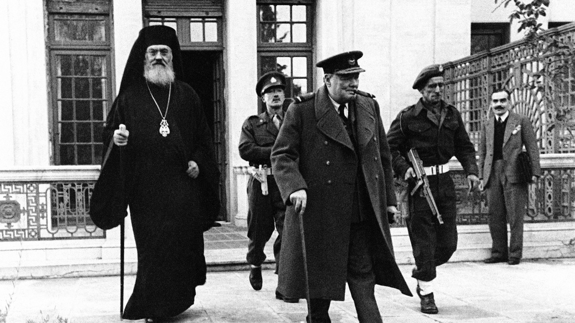 26 Δεκέμβρη: Σύσκεψη παρουσία του Τσώρτσιλ – Δαμασκηνός: Να παραδώσετε τα όπλα!- Σιάντος: Ελάτε να τα πάρετε!