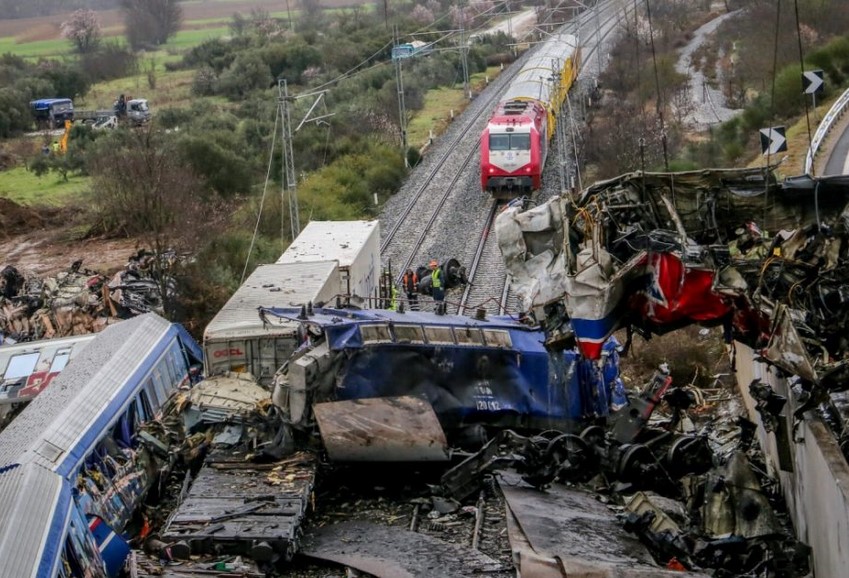 Το πόρισμα του ΕΜΠ διαψεύδει την κυβερνητική θεωρία για «αθώα» φονική έκρηξη στα Τέμπη