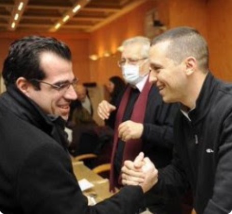 Για έγκλημα στα Τέμπη μιλάει ο “ατρόμητος” των Εξαρχείων Θάνος Πλεύρης