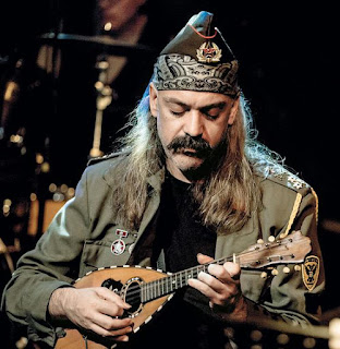 Χαϊνης Δ. Αποστολάκης: Η θρησκεία, το έθνος, η οικογένεια, είναι ανόητες κατασκευές που πλέον δεν έχουν λειτουργικότητα.