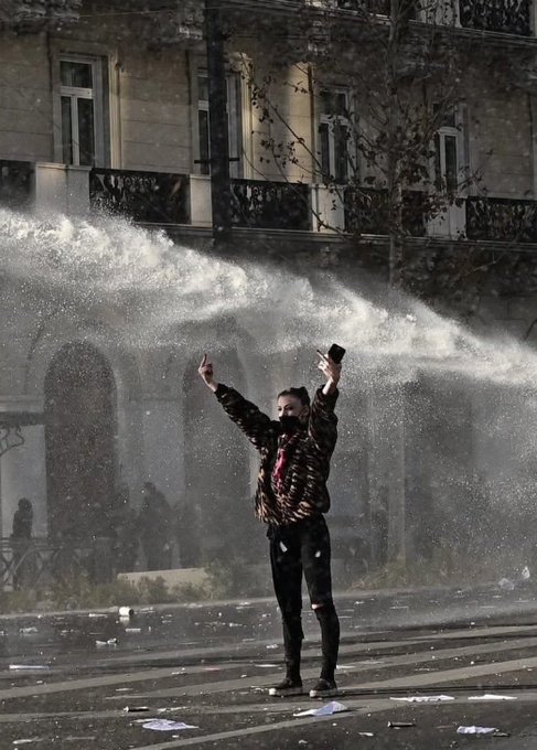 “Η ζωή δεν είναι εικόνα στις ειδήσεις. Στο δρόμο, στο δρόμο γεννιούνται συνειδήσεις”