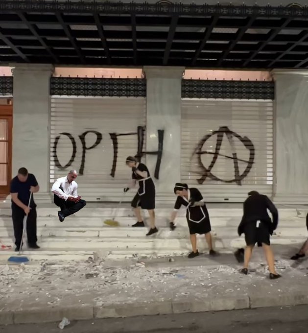 Κολλημένοι στη λάσπη