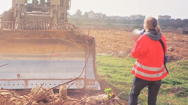 Στη μνήμη της Rachel Corrie – Την δολοφόνησε το σιωνιστικό κράτος σαν σήμερα πριν 23 χρόνια