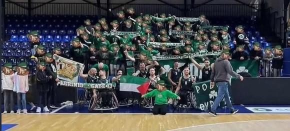 Τα γήπεδα ήταν, είναι και θα είναι χώρος έκφρασης. Η αλληλεγγύη δεν λογοκρίνεται. Η Παλαιστίνη δεν σωπαίνει