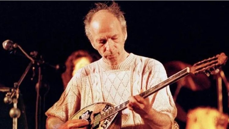 Αφιέρωμα. Ακης Πάνου: Ενας “φιλόσοφος” του λαϊκού τραγουδιού που αφήνει την τελευταία του πνοή σαν σήμερα το 2000