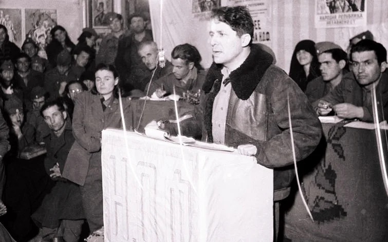 Αφιέρωμα στον Νίκο Ζαχαριάδη – Σαν σήμερα το 1945 φτάνει στην Αθήνα, από το Νταχάου