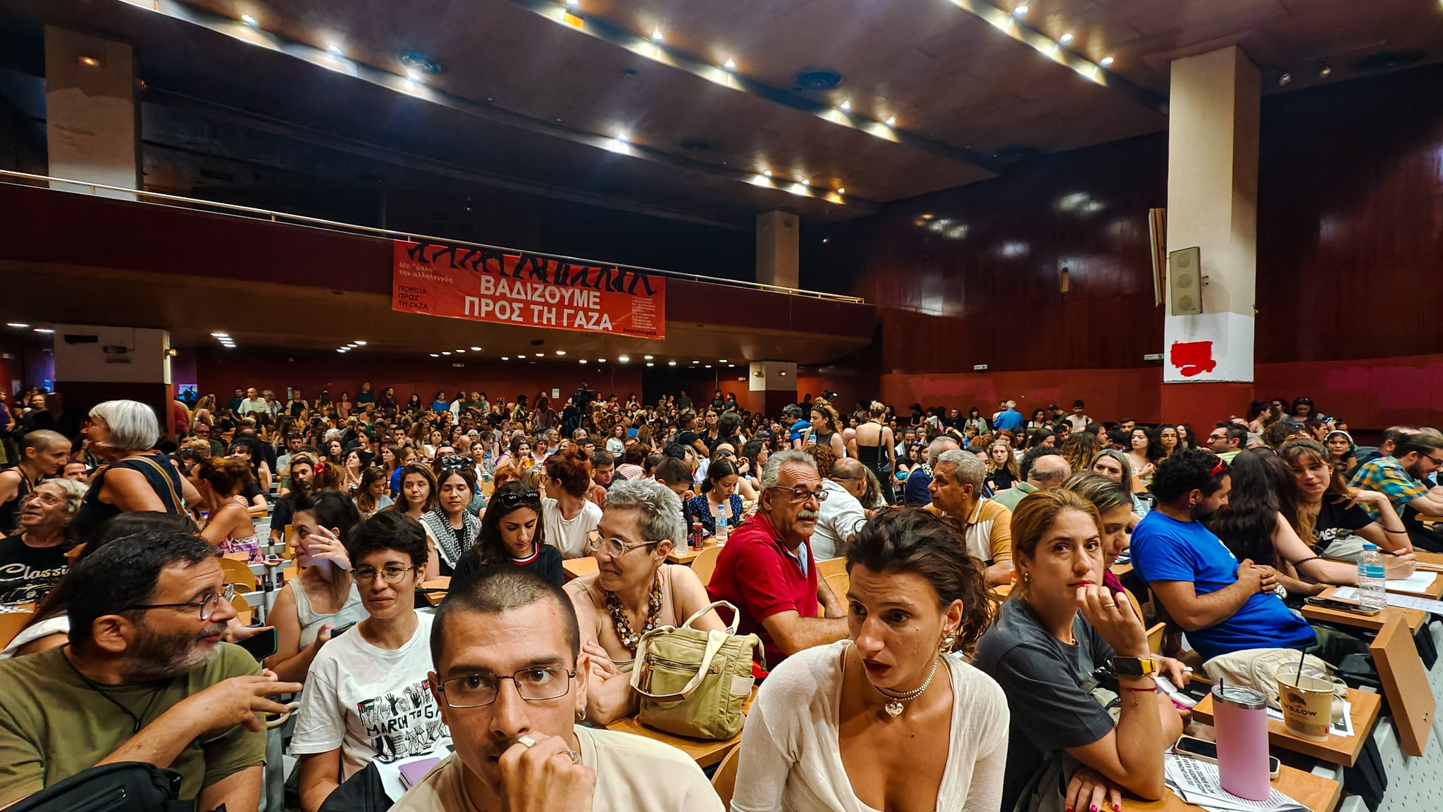 Οι κυβερνήσεις σιωπούν, οι λαοί συντάσσονται στο πλευρό του δοκιμαζόμενου Παλαιστινιακού λαού.