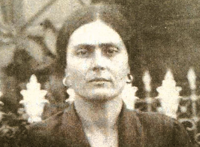 Αγγέλα Παπάζογλου: Η Σμυρνιά ρεμπέτισσα που φύλαξε στη φωνή της έναν ολόκληρο κόσμο