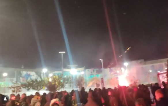 Βίντεο με την υποδοχή του νέου χρόνου, έξω από τις φυλακές Κορυδαλλού, για να ακουστεί ότι και την νέα χρονιά υπάρχουν πολιτικοί κρατούμενοι στην Ελλάδα