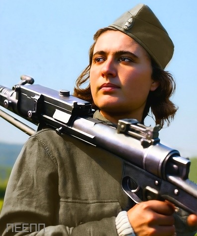 Στην ιστορία του κομμουνιστικού κινήματος ούτε ιδιοκτησία υπάρχει, ούτε ψιλή κυριότητα ούτε επικαρπία