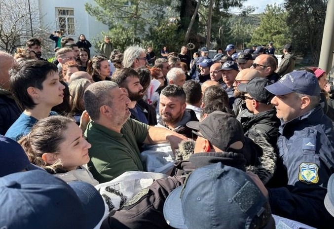 Η υποδοχή του Υπουργού Φιέστας, Εμπαιγμού και Ξεπουλήματος της Δημόσιας Υγείας στην Λέσβο