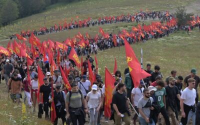 Συγκλονιστικές στιγμές γράφονται από την ΚΝΕ στο Βίτσι, καθώς χιλιάδες μέλη της βαδίζουν ξανά στα χνάρια του ΔΣΕ.