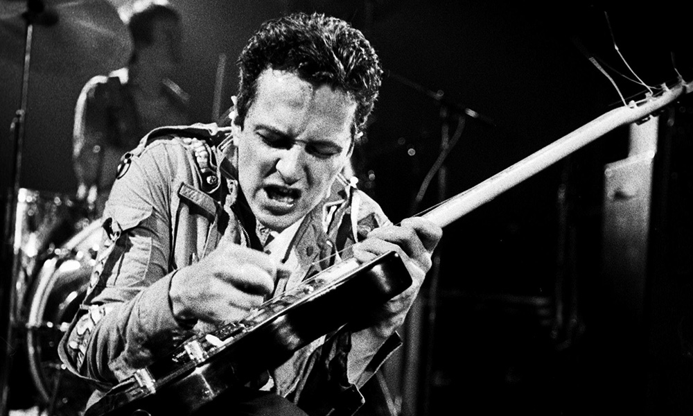 21 Αυγούστου 1952: Joe Strummer – Μια ζωή στρατευμένη στην υπηρεσία της ταξικής πάλης και του διεθνισμού